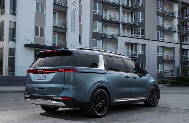 2022 Kia Carnival exterior rear looks