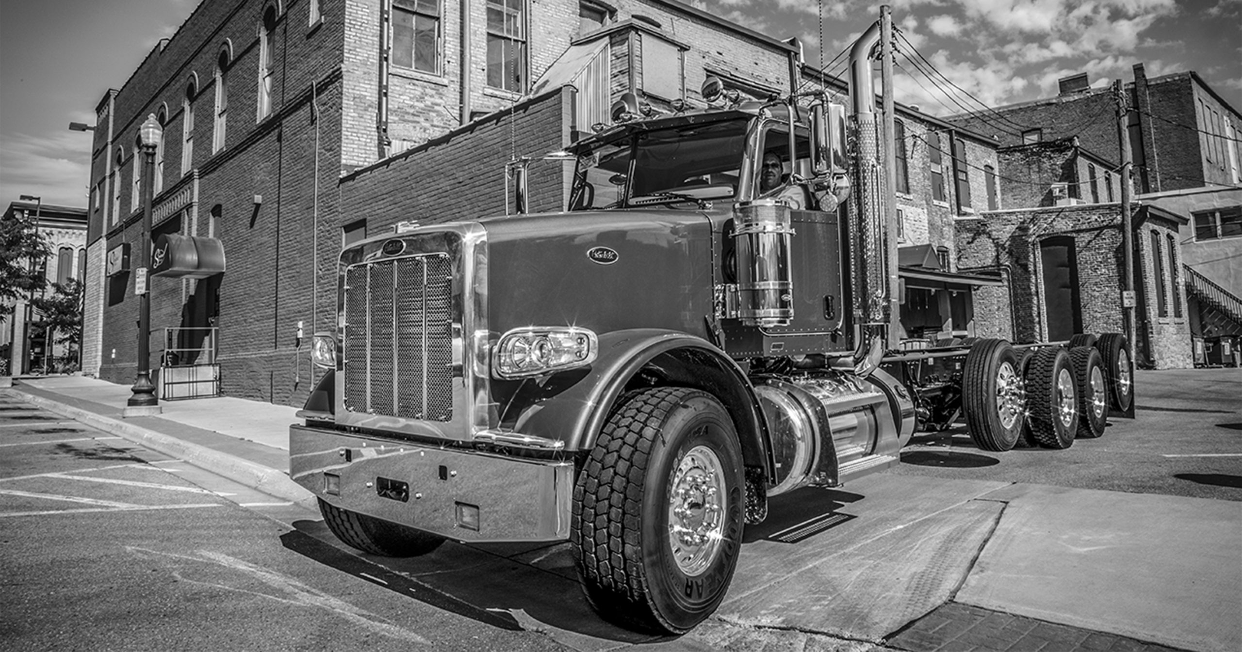 PETERBILT／THE EVOLUTION OF CLASS Peterbilt : The Evolution of Class by Johnson, Warren A.: VG