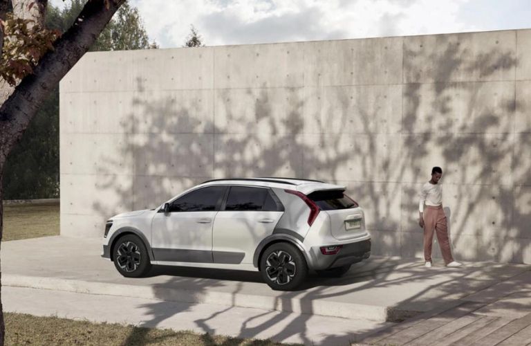 2023 Kia Niro parked near a wall side view image