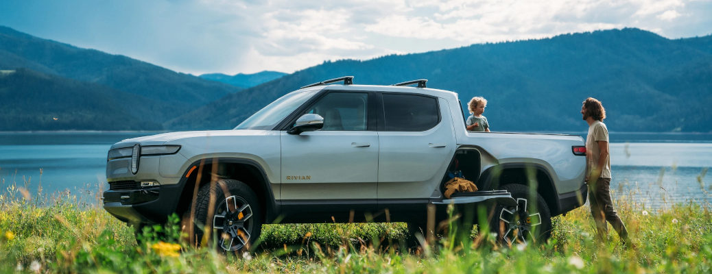 2018 Rivian_R1T side view