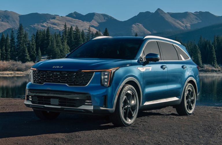 2025 Kia Sorento Hybrid front and side view