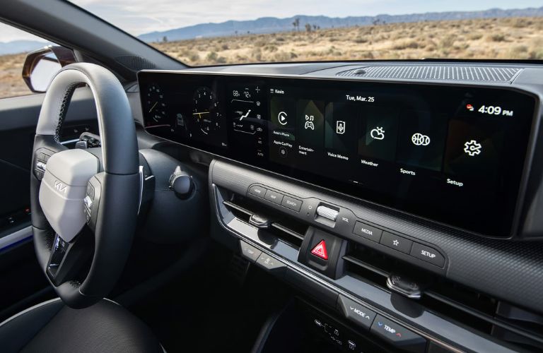 2026 Kia K4 Hatchback steering and central controls