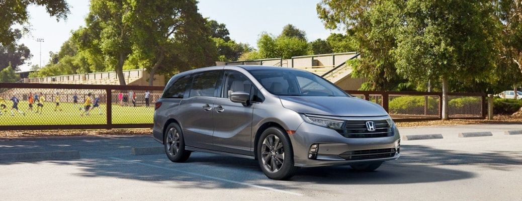 2023 Honda Odyssey side and front view