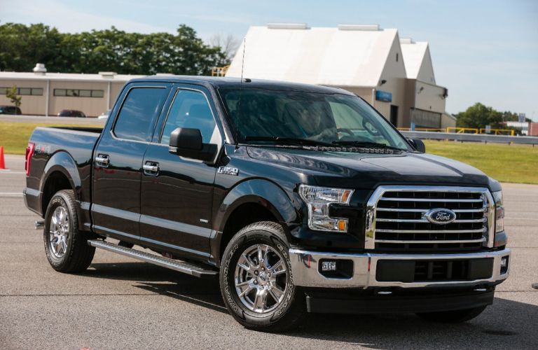 2016 Ford F-150 side and front view