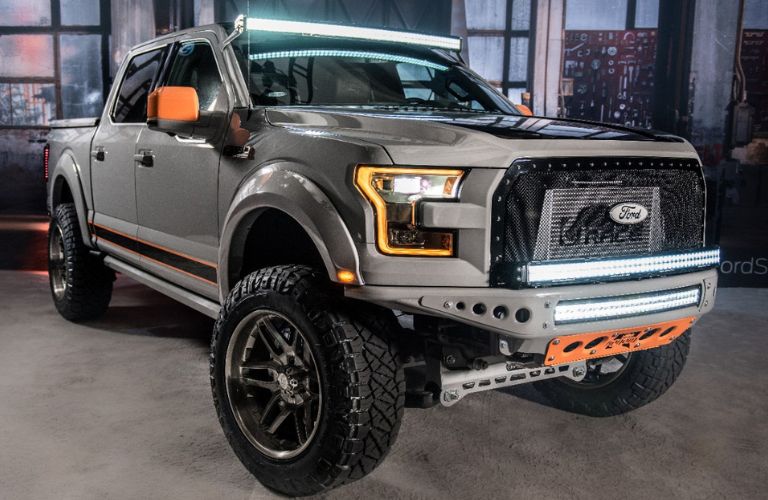 2016 Ford XLT 4x4 SuperCrew side and front view