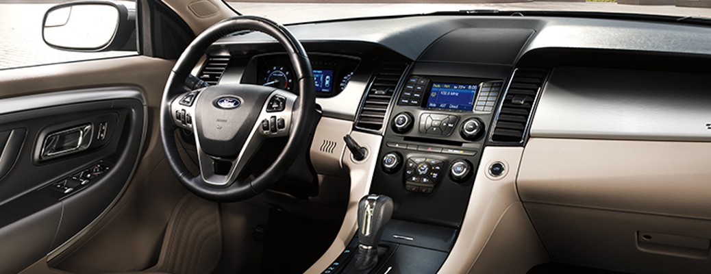 2018 Ford Taurus steering wheel and display screen