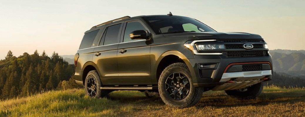 2022 Ford Expedition front and side view