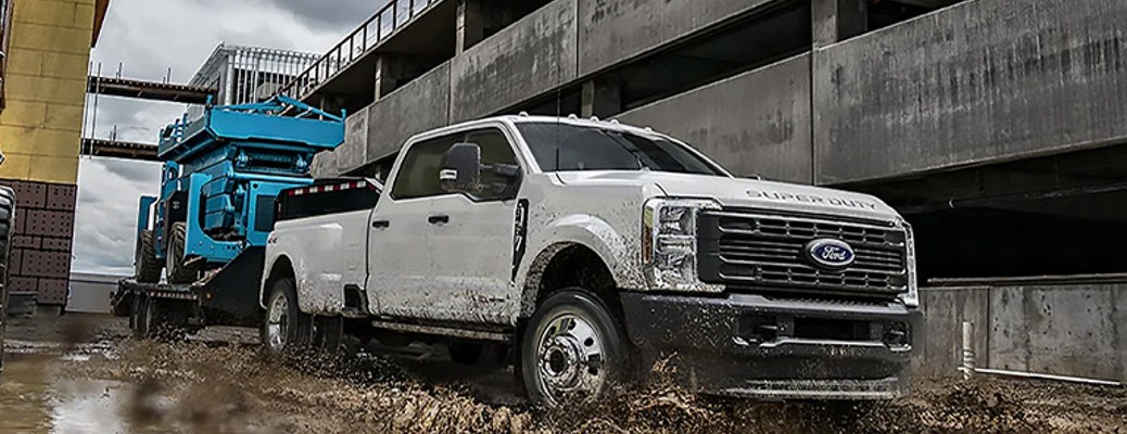 2023 Ford Super Duty towing machinery