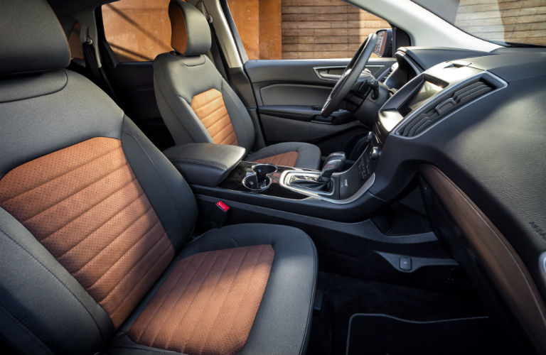 side view of front seats in the 2018 Ford Edge