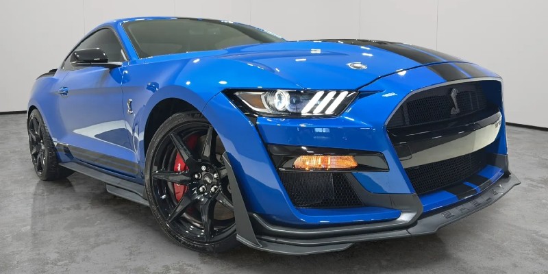2021 Ford Mustang Shelby GT500 Velocity Blue 3/4 Front Shot