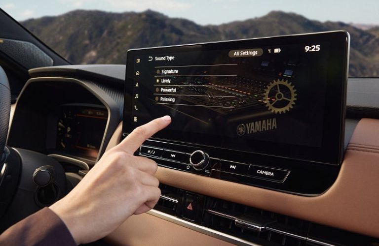2025 Mitsubishi Outlander touchscreen display