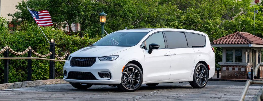 2026 Chrysler Pacifica exterior front side view