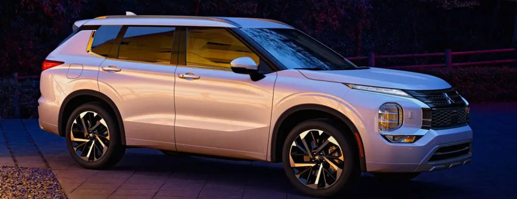 2026 Mitsubishi Outlander exterior side view