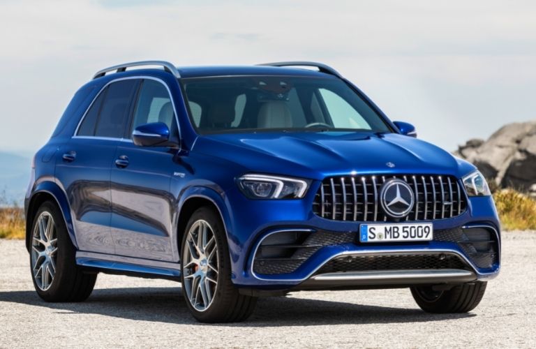 2021 Mercedes-Benz AMG GLE 63 S 4MATIC+ SUV side and front view