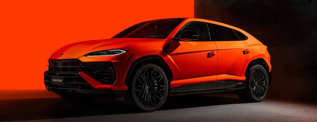 2025 Lamborghini Urus partial front and side view