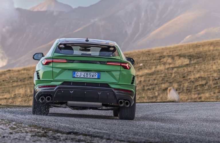 Rear view of the 2024 Lamborghini Urus Performante Green
