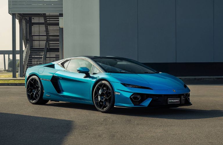 Front-quarter view of the 2024 Lamborghini Temerario