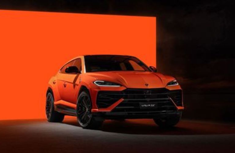 Lamborghini Urus SE exterior front view