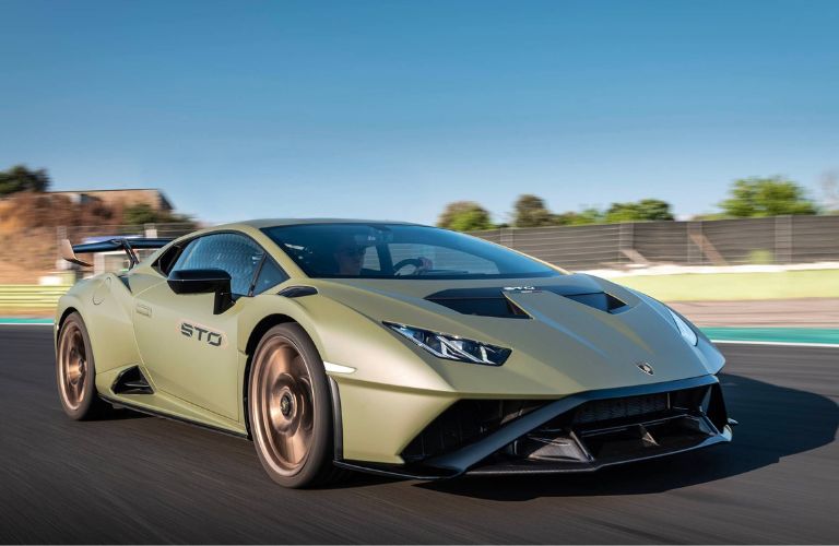 Front-quarter view of the 2022 Lamborghini Huracán STO Base