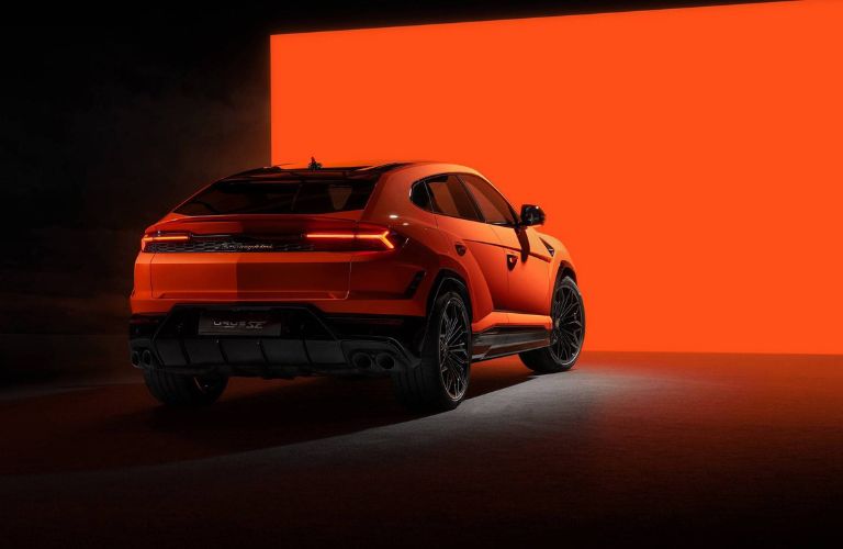 Rear view of the 2026 Lamborghini Urus SE