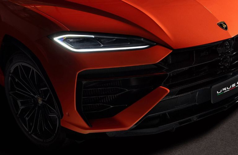 2026 Lamborghini Urus SE LED headlights