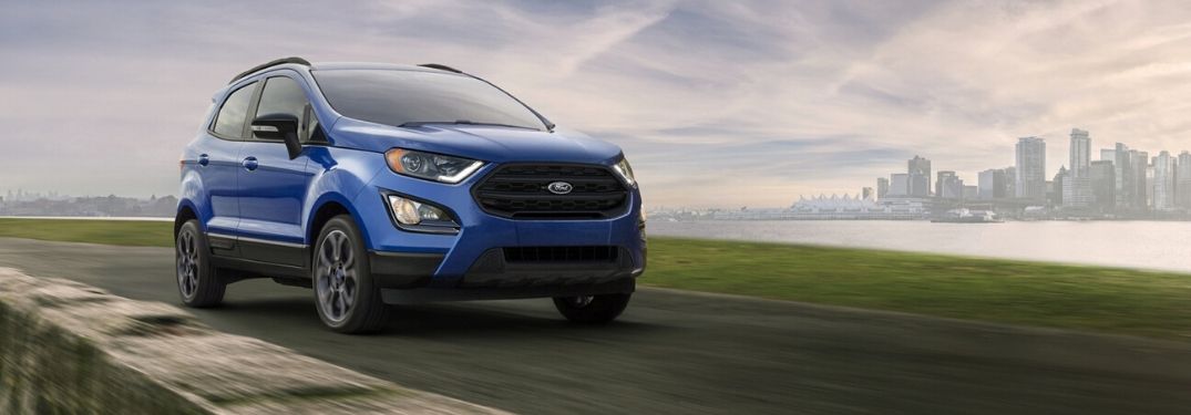 What standard entertainment features come on the 2020 Ford EcoSport?