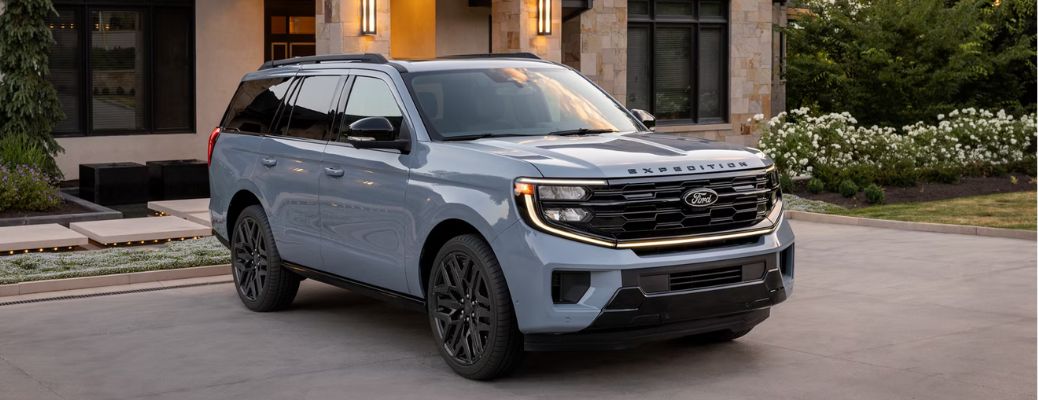 2026 Ford Expedition side and front view