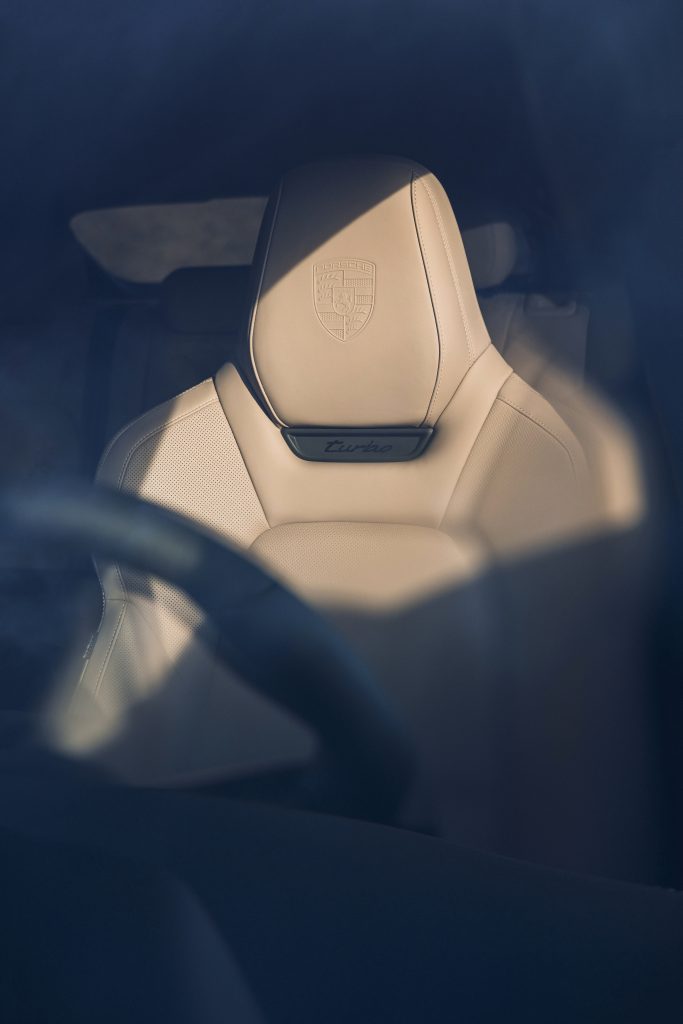interior Macan Turbo Electric driver seat embroidered head rest