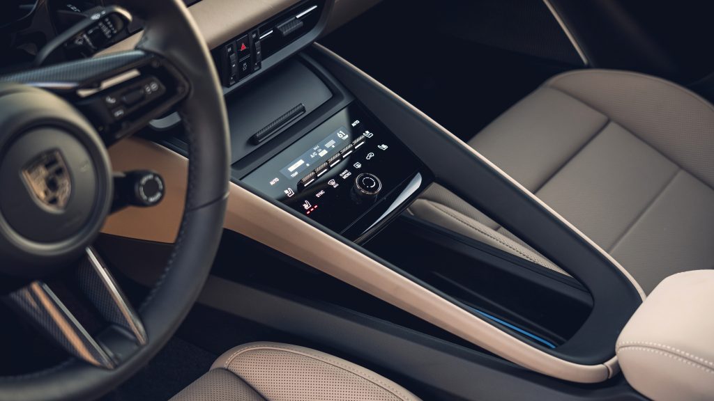 Macan Turbo Electric a/c controls interior