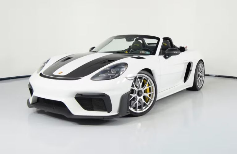 Porsche 718 Spyder RS exterior front view