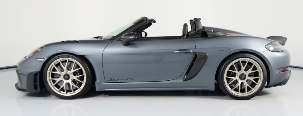 Porsche 718 Spyder RS exterior side view