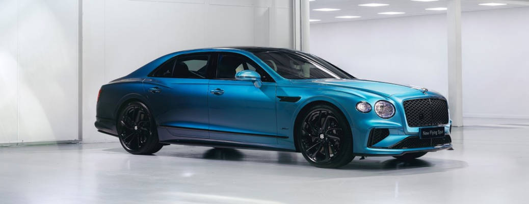 A side exterior view of the 2025 Bentley Flying Spur with the new available color scheme