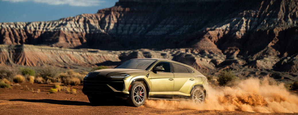 The 2025 Lamborghini Urus SE off-roading