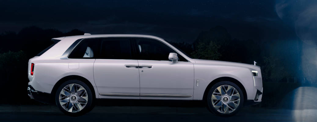 A side exterior view of the 2025 Rolls-Royce Cullinan Cosmos