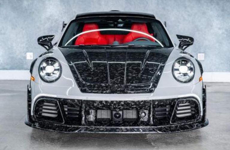 Front view of the 2025 Porsche 911