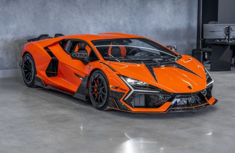 Front-quarter view of the 2024 Lamborghini Revuel