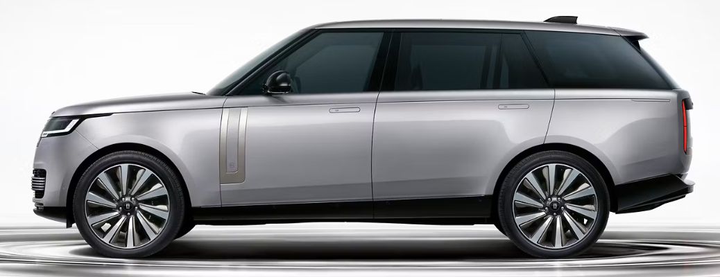 Side view of the 2026 Range Rover SV