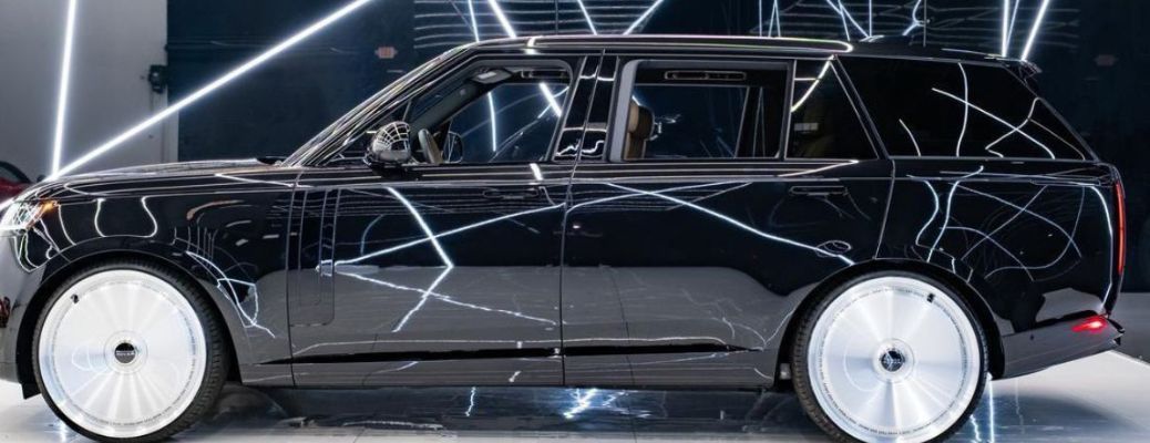 Side view of the 2026 Land Rover Range Rover SE