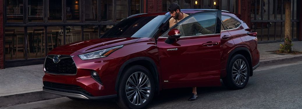 2021 Toyota Highlander side view