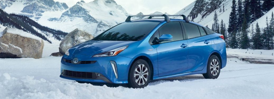 Front three-quarter view of the 2019 Toyota Prius in a snowy terrain