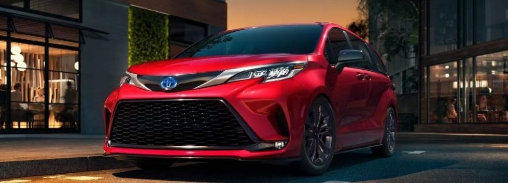 2022 Toyota Sienna front and side view
