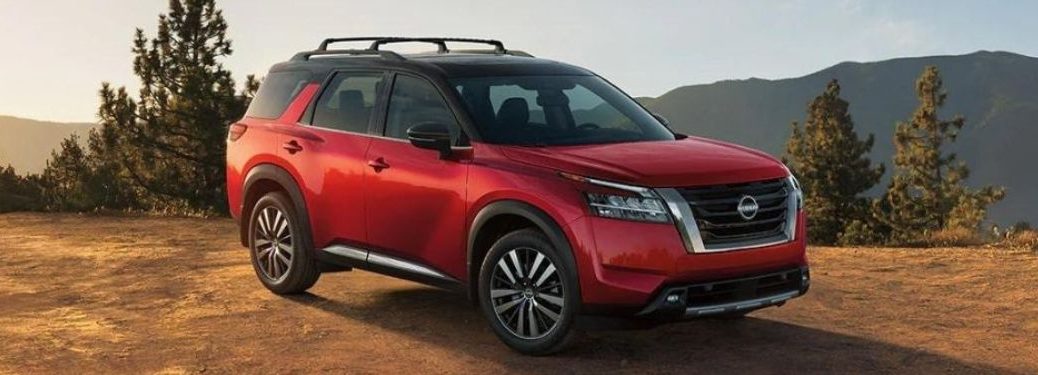 2022 Nissan Pathfinder side and front view