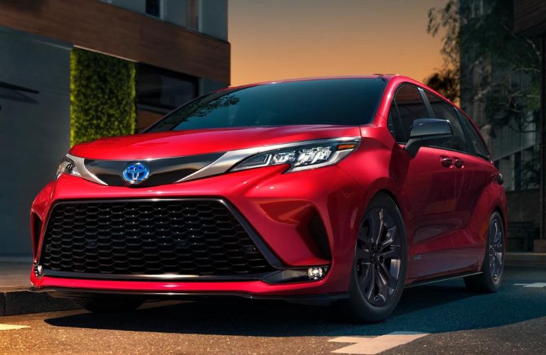 2022 Toyota Sienna front and side view