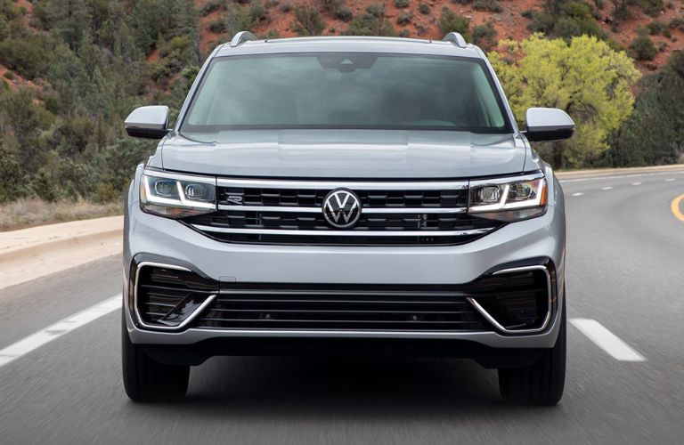 2023 Volkswagen Atlas front view