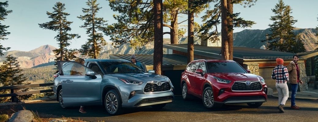 Two 2021 Toyota Highlander side and front view