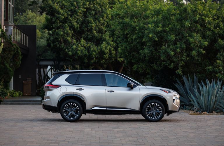 used Nissan Rogue model side view