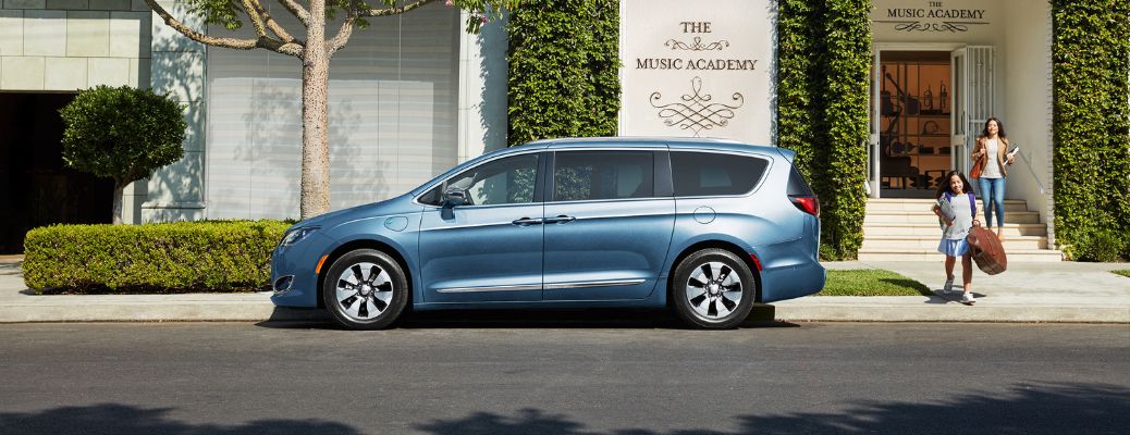 2017 Chrysler Pacifica Hybrid side View