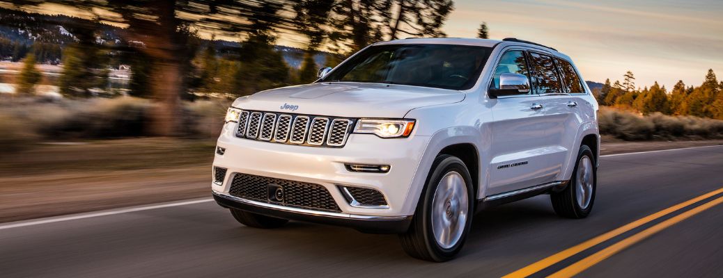 2017 Jeep Grand Cherokee front quarter view