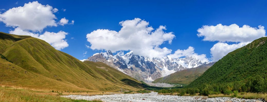 A stock photo of mountains on a very clear day.