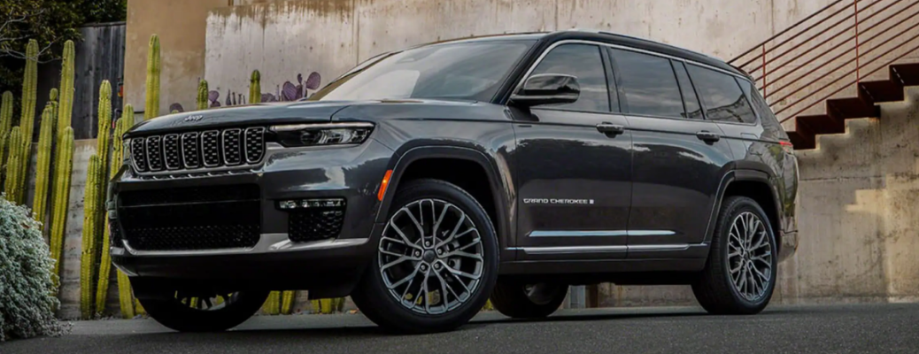 2022 Jeep Grand Cherokee side view